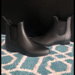 Women’s Size 8 Black Rain-boots